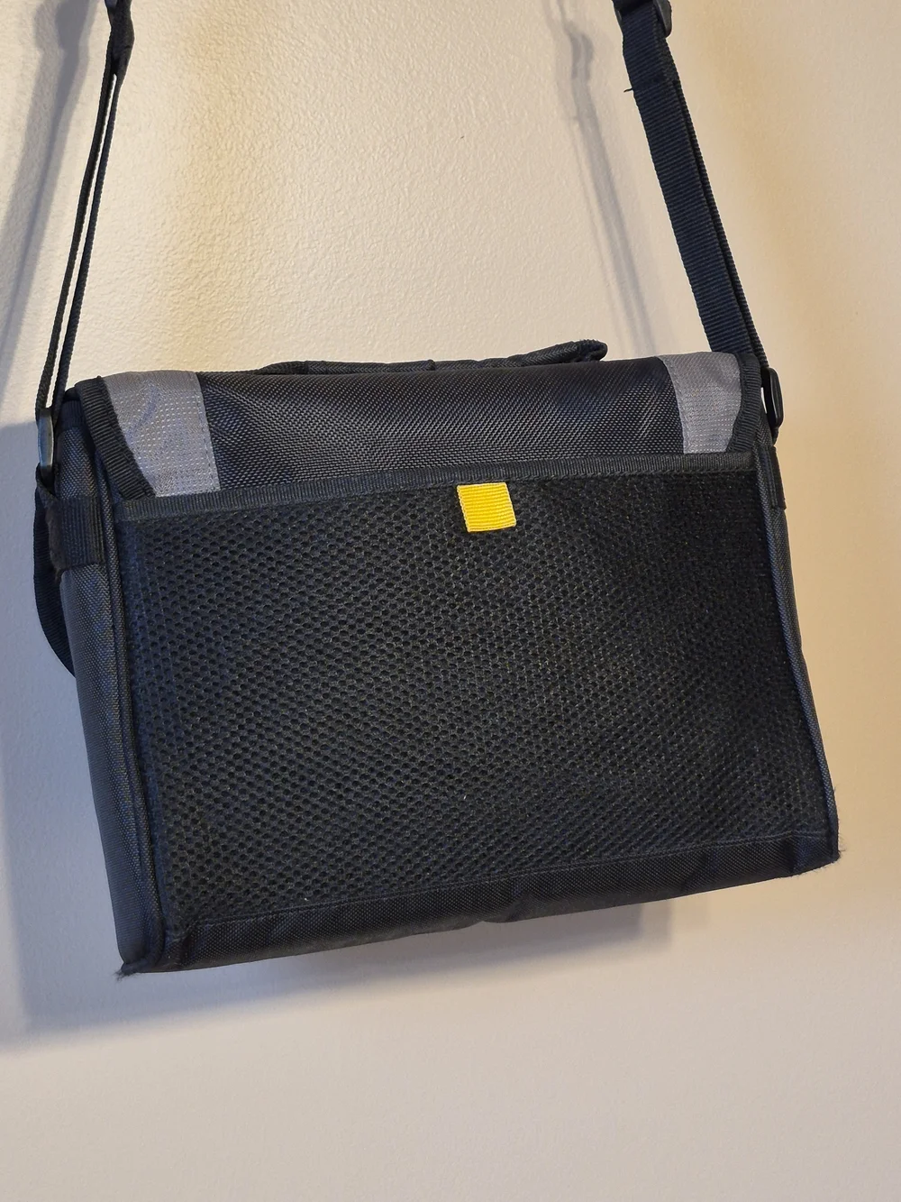 Targus Men’s Black and Gray Messenger Crossbody Bag with Padded Shoulder Strap